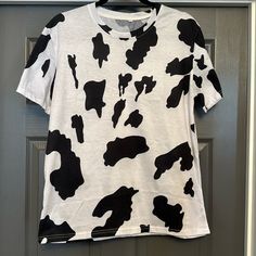 Fun Cow Printed Tee. Never Worn Casual Cow Print T-shirt For Summer, Trendy Cow Print Tops For Spring, White Cow Print Crew Neck T-shirt, Spring Cow Print Short Sleeve Top, Spring Cow Print Cotton Top, Spring Cotton Cow Print Top, White Casual T-shirt With Cow Print, Trendy Cow Print Top For Summer, Summer Cow Print Short Sleeve Tops