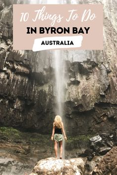 a woman standing in front of a waterfall with text overlay saying 10 things to do in byron bay australia