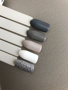 Multi Grey Nails, Fall Nails 2023 Gray, Fall Nails 2023 Grey, Autumn Grey Nails, Cool Grey Nails, Nail Gray Design, Light Autumn Nails, Nail Grey Color, Grey Autumn Nails