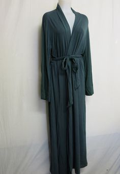 Kimono Style Bamboo Robe/Housecoat XL If you want comfortable this is it! Bamboo and a touch interlock  Cozy and soft, stretchy and flattering Easy care.. washes and packs like a dream Terrific to take you from the bedroom to the breakfast table Large/Extra Large EXCELLENT condition Made in USA 19" shoulder 50" bust 21" sleeve from underarm 58" long 71" circumference at hem Your new Favorite! https://www.etsy.com/shop/BelindasStyleShop Mode Kimono, Table Large, Pajama Robe, Kimono Style, Womens Robes, Kimono Fashion, Outfits For Teens, Forest Green, Favorite Outfit