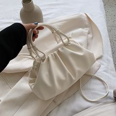 Brand Name: Jin MantangShape: HobosHandbags Type: Shoulder BagsTypes of bags: Shoulder HandbagsOrigin: CN(Origin)Main Material: PUClosure Type: HaspHardness: SOFTStyle: FashionModel Number: LCY001Lining Material: PolyesterOccasion: VersatileGender: WOMENPattern Type: SolidNumber of Handles/Straps: SingleInterior: Interior Slot PocketInterior: Cell Phone PocketItem Type: HandbagsApplicable people: Girl/lady/designerWhether spot: SpotQuality of Workmanship: Exquisite workmanshipProduct Highlights: Canvas Lunch Bag, Ethno Style, Trendy Purses, Aesthetic Bags, Leather Crossbody Bags, Leather Waist Bag, Cloud Bag, Girly Bags, Crossbody Bags For Women