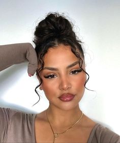 Makeup Looks Soft Glam, Creative Natural Hairstyles, Makeup Looks Soft, Full Glam Makeup Looks, Full Glam Makeup, Glam Makeup Looks, Bob Hair Color, Cute Natural Hairstyles, Classy Makeup