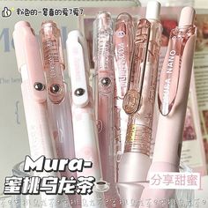 there are many different types of pens in this display case with the words muro written on them