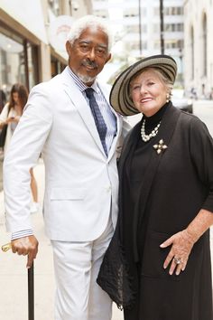 Stylish Seniors, Stylish Couple, 60 Fashion, We Are The World, Aging Beautifully, Aging Gracefully