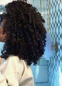 Long 3b Hair Aesthetic, Long Curly Hair Black Women Natural, Healthy 3c Hair, 3c Long Curly Hair, 3b Curly Hair Aesthetic, Curly Hair 3b Hairstyles, Long 4a Curly Hair, Long 3c Curls, Curly Hair Care Aesthetic