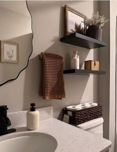 Studio Apartment Ideas Tiny Minimalist, Apartment Bathroom Sink Decor Ideas, Sophisticated Small Bathroom, Apartment Bathroom Towel Rack Ideas, Bathrooms Color Ideas, Bathroom Shelves Aesthetic, Vanity Decor Bathroom, Small Master Vanity, Bathroom Counter Top Decor Ideas