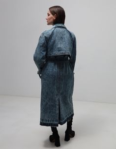 The simple silhouettes of our trench coat are distinguished by a philosophy of casualness, architectural details and stylish solutions. The geometric shapes and constructivist lines embodied in every detail give it a sophistication and unique style that attracts the attention of even those who are always looking for something special. The colour is hand-dyed and features an interesting belt to accentuate the figure and add detail. Avant-garde Long Coat For Spring, Architectural Details, Something Special, Geometric Shapes, Philosophy, Unique Style, Trench Coat, Color