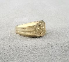 14K real gold ring.  14k Yellow Gold Ring,Hand Carved Gold Ring, Vintage Design Ring, Solid Gold Ring, Wedding Ring. Men Ring Weight : 7 gr Solid Gold Rings, Signet Ring, Yellow Gold Rings, Handmade Ring, Rings Statement, Lotus, Ring Designs, Solid Gold, Statement Rings