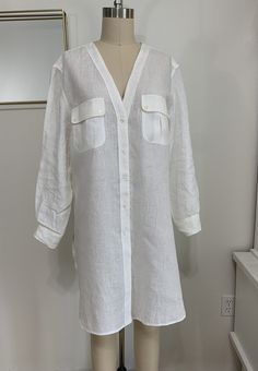 "Max Mara vintage boutique Linen tunic top  V-neck button down Long sleeves Front pockets Side slits Sqare peal buttons Elegant relaxed wear 12\" side slits 100% Italian linen Brand: Max Mara Size: US 14 Length 35\" Shoulder to shoulder 18\" Armpit to pit 23\" Sleeves 22\" Excellent Pristine condition" White V-neck Shirt With Buttons, White V-neck Shirt With Pockets, Casual Buttoned Tunic For Work, Button-up Tunic For Daywear, Long Sleeve Tunic With Buttons For Work, Long Sleeve Tunic With Pockets For Daywear, Long Sleeve Buttoned Tunic For Workwear, Long Sleeve Tunic With Buttons For Daywear, Button-up Tunic For Work