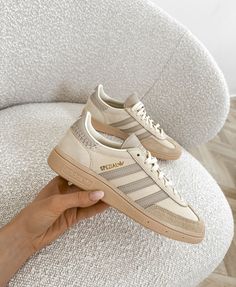 Samba Aesthetic, Casual Sporty Outfits, Men's Adidas (men), Mode Shoes, Sporty Shoes, Shoe Wishlist, Nike Air Shoes, Adidas Spezial