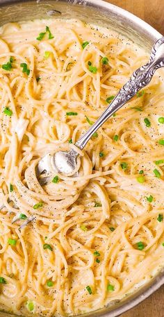 Four Cheese Garlic Pasta Sauce with Spaghetti in a stainless steel pan Garlic Pasta Sauce, Italian Pasta Sauce, Cream Sauce Pasta, Garlic Spaghetti, Cream Pasta, Pasta Carbonara, Garlic Pasta, Pasta Sauce Recipes, Easy Pasta Recipes