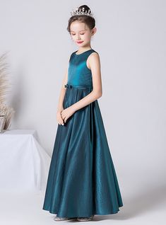 Of the elegant options available, this beautiful teal flower girl dress is sure to impress. The dress features a shimmering satin fabric that catches the light with every movement, ensuring your flower girl stands out at any event. The sleeveless design provides a contemporary and stylish look, while the full-length skirt flows gracefully, creating a stunning silhouette. A delicate bow at the waist adds a refined touch, enhancing the dress's overall charm and sophistication. Made from high-quali Long Flower Girl Dresses, Neck Flower, One Shoulder Prom Dress, Green Tulle, Satin Long Sleeve, Full Length Skirts, Black Prom Dress, Black Prom, Girl Standing