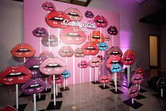 there are many different colored lips on display