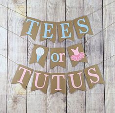 there is a sign that says tees or tutus on it