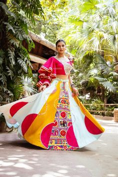 Navratri Lengha, Pink Choli, Navratri Aesthetic, Choli Navratri, Net Saree Blouse Designs, Navratri 2023