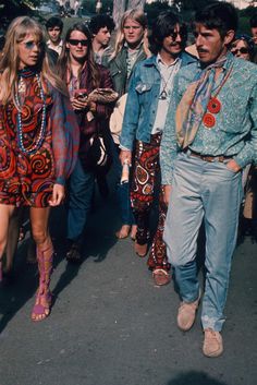 Woodstock Fashion, 60s Fashion Hippie, Mundo Hippie, Fashion 60s, Pattie Boyd, Hippie Movement