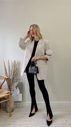 Oversized Blazer Office Outfit, Bodysuit And Blazer Outfit, Oversized Blazer Outfit 2023, Leggings With Blazer Outfit, Leggings Blazer Outfit, Night Out Blazer Outfit, Leggings Date Night Outfit, Blazer Leggings Outfit, Leggings And Blazer Outfit