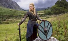 In Vikings, Lagertha (Katheryn Winnick) is wife to Ragnar Lothbrok and mother to Bjorn. But she is not defined by the men around her — as a shieldmaiden, she will make a name for herself through her courage and cunning. Viking Meme, Lagertha Lothbrok, Lagertha Vikings, Viking Shield Maiden, Ivar Vikings, Viking Warrior Woman, Costume Viking