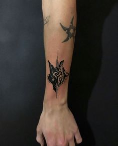 instagram/artmantattoos League Tattoo, Arcane Tattoo, League Of Legends Tattoo, Mask Tattoo, Gaming Tattoo, Red Tattoos, Tattoo Bracelet, Tattoo Design Book, Unique Tattoo Designs