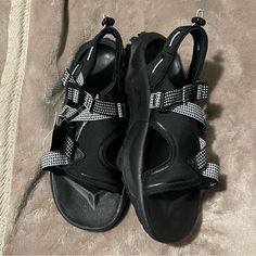 Black Size 9 Nike Sandal Make Me An Offer!!! Fast Shipping - Prices Are Negotiable!!! Black Round Toe Sport Sandals For Vacation, Black Open Toe Sandals For Outdoor, Black Non-slip Sport Sandals For Vacation, Black Open Toe Sport Sandals For Beach, Adjustable Black Sport Sandals For Summer, Black Flat Sandals For Outdoor, Black Non-slip Sport Sandals With Round Toe, Black Non-slip Sport Sandals For Streetwear, Black Non-slip Round Toe Sport Sandals