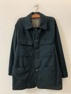 CONDITION - Pre-owned. - Used condition (scale 8.5/10) - No hole, no rip and no stain  - Refer picture TAG AND MATERIALS - Label : Dunhill - Size on tag : 38 - Made : Italy MEASUREMENTS - Armpit to armpit : 24 inches - Back collar to bottom : 31 inches - Sleeve Length : 24 inches PLEASE LEAVE YOUR PHONE NUMBER ON THE NOTE WHILE MAKE A PURCHASE AND PLEASE MAKE SURE YOUR ADDRESS IS COMPLETE AND CORRECT Kindly see all pictures Thank you so much for your visit Contact us if u have any inquiries Ref: Green Collared Outerwear With Welt Pockets, Green Utility Jacket With Side Pockets For Work, Green Military Style Sport Coat With Pockets, Utility Sport Coat With Collared Shape, Vintage Utility Jacket With Flap Pockets For Everyday, Everyday Vintage Utility Jacket With Flap Pockets, Green Collared Utility Jacket With Pockets, Vintage Outerwear With Flap Pockets For Everyday, Vintage Everyday Outerwear With Flap Pockets