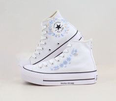 " EMBROIDERED FLOWER SHOES FOR THE CRITICAL BRIDE "               Custom converse platform/Wedding flowers embroidered platform shoes/bridal flowers embroidered sneakers/Personalized bridal sneakers  💸 Price includes Converse Shoes and floral embroidery as shown 🌸 You can send me your Converse/Vans shoes or I can buy them for you. We stock all the Converse and Vans shoes you want, if you want other Converse/Vans shoes in the store, please message us. Your embroidered Converse/Vans shoes will b Wedding Converse Bride, Converse Haute, Baskets Converse, Embroidered Sneakers, Bridal Sneakers, Embroidered Converse, Converse Platform, Flowers Embroidered, Custom Converse