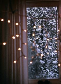 just lights christmas tree December Wallpaper, Christmas Time Is Here, Winter Magic, Winter Wonder, Noel Christmas, Merry Little Christmas, Christmas Mood, Christmas Aesthetic, Christmas Wallpaper