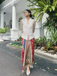 Dress Muslim Modern, Kebaya Modern Dress, Modern Kebaya, Batik Kebaya, Kebaya Dress, Muslim Fashion Hijab Outfits, Batik Fashion, Style Hijab