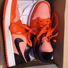 Bright Orange And Black Unworn Dunks!! Trendy Orange Low-top Sneakers, Casual Orange Sneakers For Streetwear, Casual Orange Streetwear Sneakers, Shoes Nike Jordan, Nike Orange, Shoes Nike, Nike Jordan, Black Orange, Bright Orange