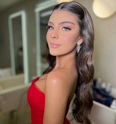 Hairstyles For Long Dresses Prom, Designer Saree Hairstyle, Layered Hair Hairstyles Hairdos, Straight Curls Hairstyles, Tucked Behind The Ear Hairstyles, Hairstyles Dress To Impress, Hair Models Hairstyles, Hairstyles For Long Dresses, Met Gala Hairstyles