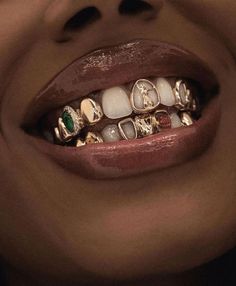 Piercing No Rosto, Piercing Face, Raven Tracy, Teeth Aesthetic, Tooth Charm