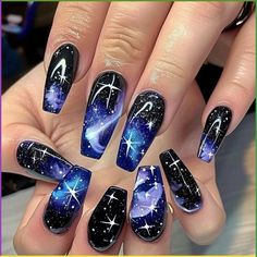 Easy Halloween nails include simple and low key nail art, such as spider webs, pumpkins, zombies and many others. Check out more ideas! Nail Art Galaxy, Hm Fashion, Galaxy Nail, Nail Art Simple, Pink White Nails, New Nail Trends