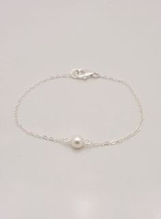 REAL STERLING SILVER I make this dainty pearl bracelet using quality sterling silver chain and a silver lobster clasp. A delicate 6mm Swarovski pearl is set on the bracelet and is available in your choice of 5 colors. Comes in a gift box, perfect for gift giving. At this price, these bracelets make great group gifts. SIZING - IMPORTANT: To determine bracelet size, measure snugly around your wrist and add 1/2 inch to get your bracelet size. Do not order in your exact wrist measurement as it will Affordable Silver Pearl Bracelet, Affordable Silver Classic Pearl Bracelet, Dainty Pearl Bracelet, Minimalist Bridesmaid, Minimalist Jewelry Silver, Group Gifts, Pandora Bracelet Charms, Bridesmaid Bracelet, Jewelry Lookbook