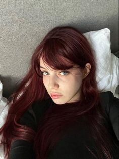 Neutral Red Hair, Dark Red Dyed Hair, Red Hair Pale Skin, Red Hair Color Ideas, Wine Hair Color, Hair Pale Skin, Cherry Red Hair, Face Ideas, Wine Red Hair