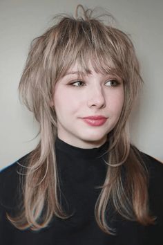 This fun hairstyle has distinct layers of texture that resemble the shape of a jellyfish, making it seem lively but also a little edgy. Thin wisps of bangs add a fanciful touch, framing the face like how the tentacles of a jellyfish might move around in the ocean. The layered sections are thicker at the top and get smaller towards the - Click to see more of Get Inspired by These 21 Jellyfish-Inspired Hairstyles and follow us for more hairstyle ideas. // Photo Credit: Instagram @hairbyjulez Soft Jellyfish Haircut, Jellyfish Haircut Straight Hair, Jellyfish Cut Hair, Jelly Fish Hair Cuts, Jellyfish Haircut Short, Jellyfish Cut, Jellyfish Hair, Jellyfish Haircut, Alt Hair