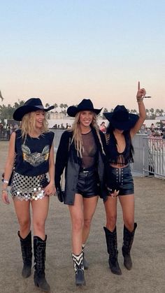 Glam Cowboy, Dresses For Festivals, Mode Coachella, Country Music Concert Outfit, Summer Music Festival Outfits, Country Music Outfit, Country Festival Outfit, Country Music Festival Outfits