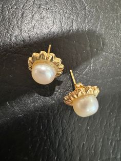 Vintage 14k Solid Gold and Genuine Pearl Flower Post Earrings Description: These Vintage 14k Solid Gold and Genuine Pearl Flower Post Earrings feature a classic design with natural white pearls set in elegant 14k solid gold. The earrings weigh 1.23g, with each earring measuring 9.8mm in diameter and a pearl diameter of 6.4mm. The floral design adds a timeless charm, perfect for any occasion. Personalize it! Wear it alone for a bold, classic, minimalistic vibe or layer and stack with dainty to st Classic 14k Gold Flower Earrings For Anniversary, Formal Pearl Drop Flower Earrings, Classic Flower Earrings, 14k Gold Round Flower Earrings For Formal Events, Elegant 14k Flower Shaped Jewelry, Classic Gold Flower Earrings, Classic Yellow Gold Flower Earrings For Formal Occasions, Elegant Round Flower Earrings Hallmarked, Elegant 14k Gold Flower Earrings For Anniversary