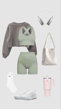 Set Workout Clothes, Gym Outfit Design, Yoga Set Aesthetic, Light Green Workout Outfit, Elegant Workout Clothes, Sage Green Workout Outfit, Workout Outfits For Women Aesthetic, Cute Work Out Outfits, Spring Gym Outfits For Women