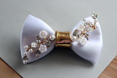 Groomsmen Attire White, Silk Boutonniere, Bowtie Groomsmen, Suit Bow Tie, Navy Suit Wedding, Tuxedo Bow Tie, Groom Bowtie, Groomsmen Gift Set