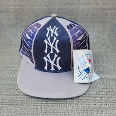 Vintage deadstock mlb new york Yankees baseball snapback 90s Throwback Baseball Cap For Streetwear, Throwback Snapback Fitted Hat For Baseball Season, Throwback Baseball Trucker Hat, Throwback Snapback Trucker Hat For Baseball Season, Throwback Flat Bill Trucker Hat For Baseball Season, Urban Snapback Hat For Baseball Season, Throwback Flat Brim Fitted Hat For Streetwear, Urban Baseball Cap For Sports Events, Urban Style Baseball Cap For Sports Events