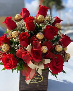 Simplemente Te Amo Es El Regalo Perfecto, Lleno De Rosas y Deliciosos Bombones De Chocolates ¡Muestra Lo Mucho Que Te Importan Con Simplemente Te Amo! Floristería En Miami, Doral Roses, Domicilio, Flores, Regalos Rosas San Valentín. Roses For Valentines Day, Gift Arrangement, Flower Arrangements Roses, Valentine Arrangements, Valentine Floral Arrangements, Bouquet Of Flowers Gift Valentines, Valentines Flowers Bouquet, Valentines Day Floral Arrangements, Valentine Flowers