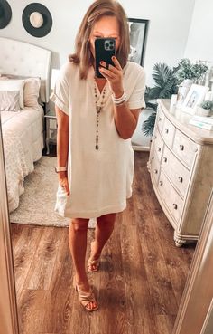 33 Most Popular Outfits For Summer & Fall - Beverly Ennis Hoyle Most Popular Outfits, Outfits For Summer, Casual Summer Outfits For Women, Blogger Fashion, Lightweight Dress, Summer Fashion Trends