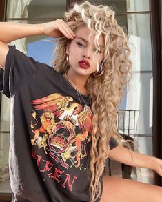 Blonde Curly Hair, Curly Hair Extensions, Christmas Hairstyles, Long Blonde, Long Blonde Hair, Hair Inspo Color, Red Lipstick, Hair Dos, Gorgeous Hair