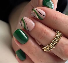 Emerald Green Nail Designs Simple, Green Nail Designs Square, Green Short Square Nails, Green Short Nail Designs, Stylish Nails Green, Short Green Nail Designs, Green Square Nails, Nail Designs Gold, Green Gel Nails