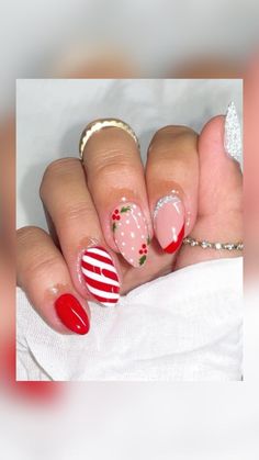 Nail Into Christmas, Short Acrylic Nails Christmas Designs, Christmas Nails Cute Xmas, Christmas Nails 2022 Candy Cane, Christmas Nail Inspo 2024, Xmas Short Nails Designs, Short Candy Cane Nails, Christmas Nail Art Designs Short Nails, Red Christmas Nail Designs 2024