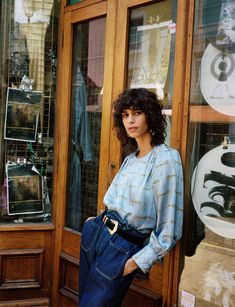 Zara Aesthetic, City Fashion Photography, Spanish Fashion, Older Women Fashion, Grunge Hair, Looks Style, Fashion Shoot