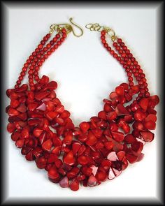 Red hot! Chunky Jewelry, Unusual Jewelry, Coral Jewelry, Handmade Jewelry Diy, Fabric Jewelry, Red Coral, Red Hot, Diy Necklace, Jewelry Tutorials