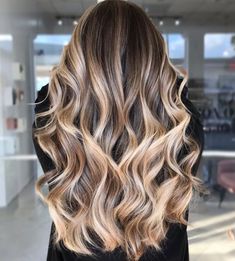 Brunette Light, Lowlights Balayage, Curled Prom Hair, Platinum Blonde Balayage, Blonde Lowlights, Bright Blonde Hair, Hair Layers, Hair Curl, Balayage Blond