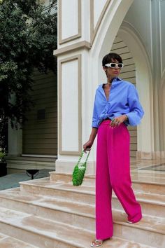 Fuschia Work Outfit, Fuschia Trousers Outfit, Spring High Fashion, Fucsia Outfit Combination, Pink Wide Leg Trousers Outfit, Fuschia Pants Outfit, Fuchsia Pants Outfit, Bright Pink Pants Outfit, Pink Pants Outfit Casual