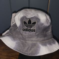 Adidas Originals Colorwash Bucket Hat Gray And White. 100% Cotton. Adult Unisex One Size Fits All. Colors: White Grey Beige Mix Tie Dye Brand New With Tags, No Flaws, Rips, Tears, Or Stains! Excellent New Condition. Lightweight But Durable Cotton. Goes Great With Any Outfit! Adidas Bucket Hat, Adidas Beanie, Black Baseball Hat, Adidas Cap, Tie Dye Bucket Hat, How To Wash Hats, Adidas Hat, Mom Hats, Purple Hats